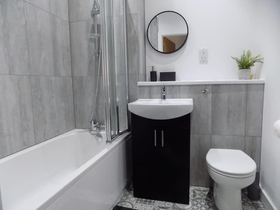 2 Bedroom Luxury City Centre Apt Lincoln Bagian luar foto
