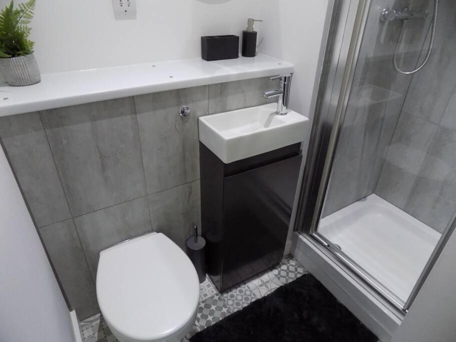 2 Bedroom Luxury City Centre Apt Lincoln Bagian luar foto
